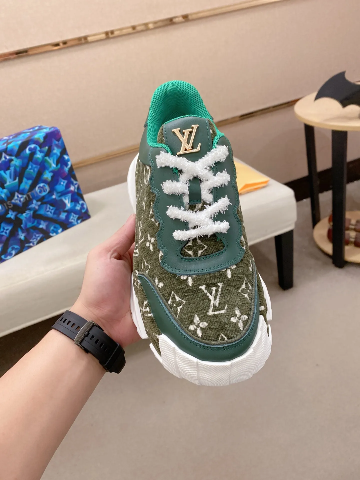 Factory price 600💰 Louis Vuitton (Louis Vuitton/lv) official website 1:1 copy 👊🏻Upper 🇮🇹Imported cowhide🇩🇪Lining imported breathable mesh lining. The original outsole is molded to reflect the identity of every man, and the upper foot is elegant and stable🚶🏻🚶🏻The high-end custom counter original replica📯The shoe last remains unchanged regardless of wind and rain, and can withstand the verification of time🔍️,🔵 Size: 39-45. Can be customized 38-46 non-refundable and non-exchangeable!